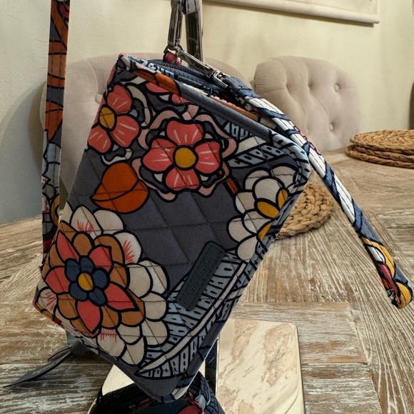 Vera Bradley Beach Bundle - Picture 2 of 10